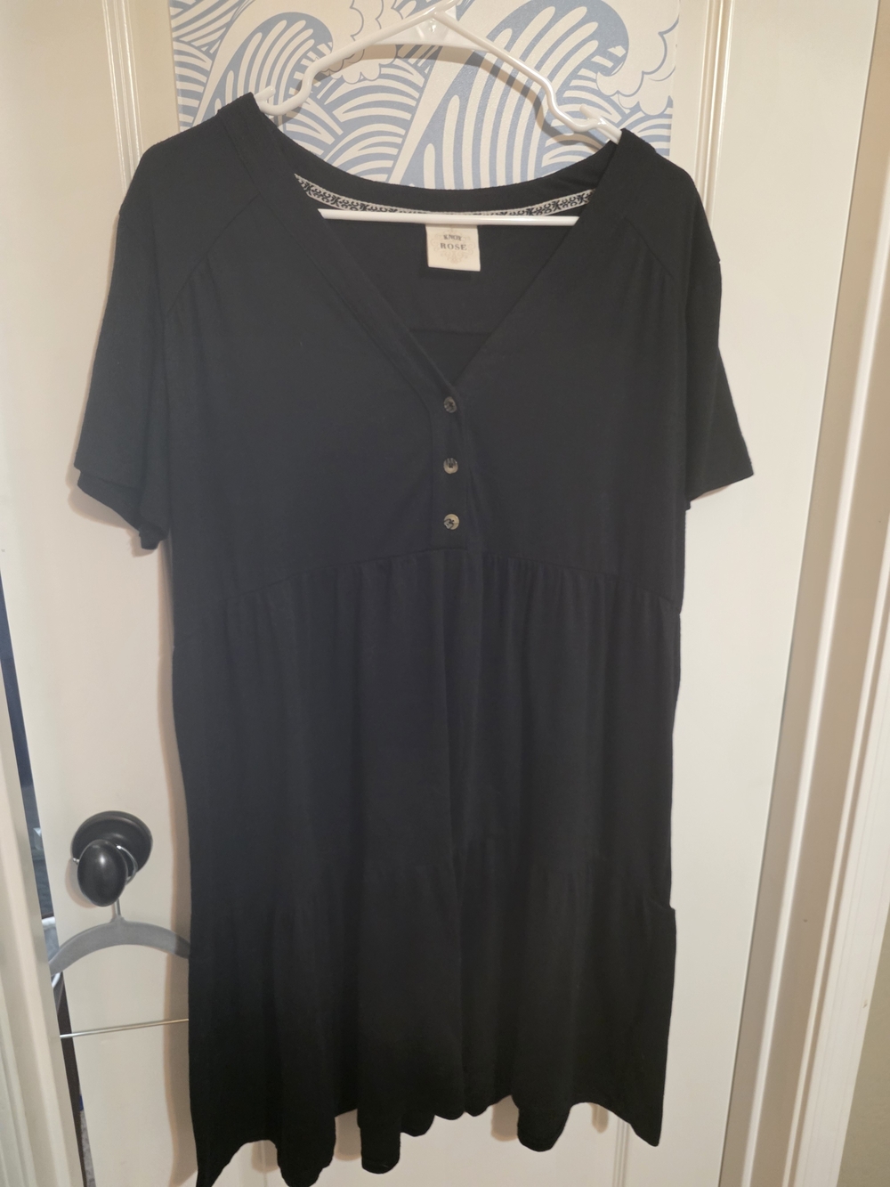 Knox Rose Black V-Neck Button-Front Tunic